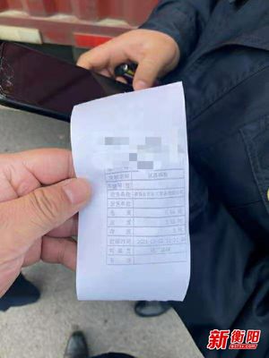 小貨車?yán)⑽陌b危貨被查 語言之謎背后的安全隱患